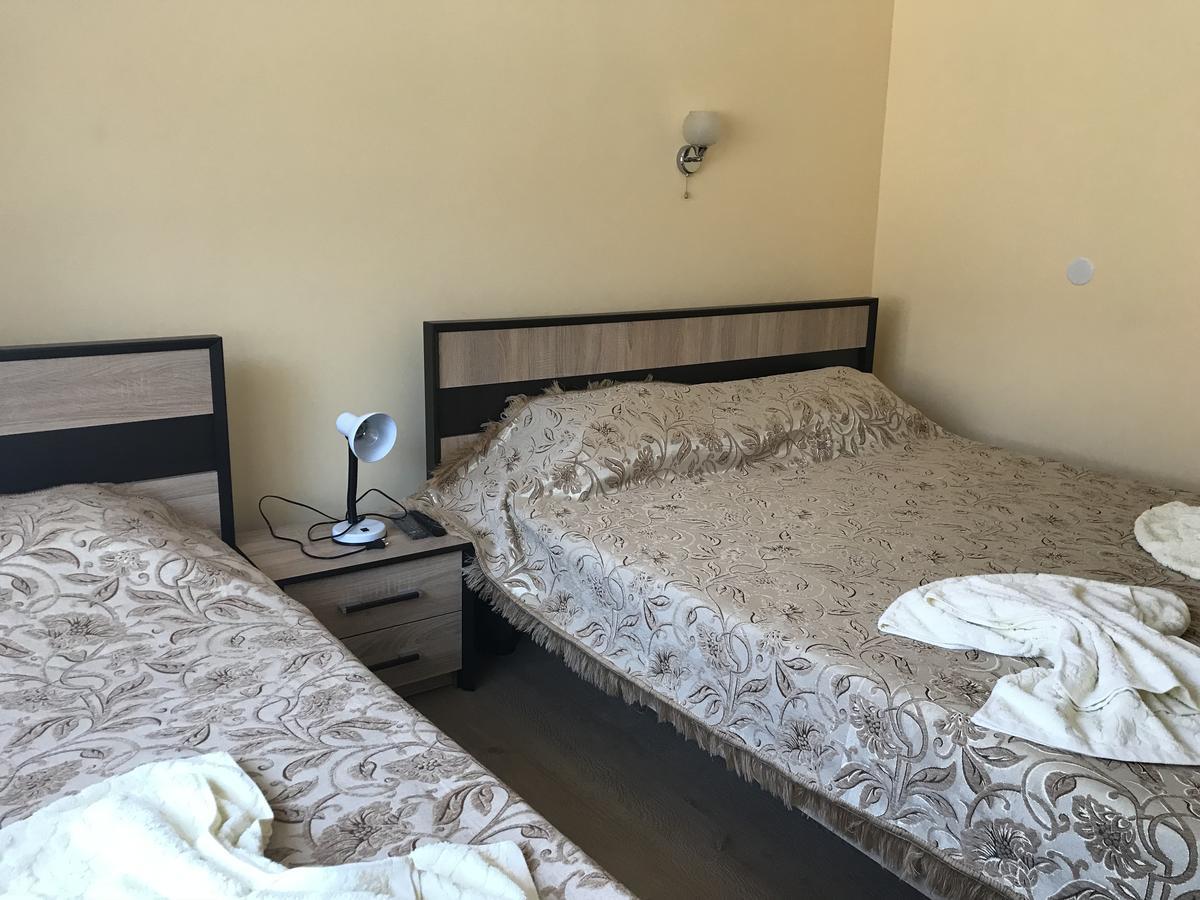 Gostynnyi Dvir Cottage Тернопил Екстериор снимка